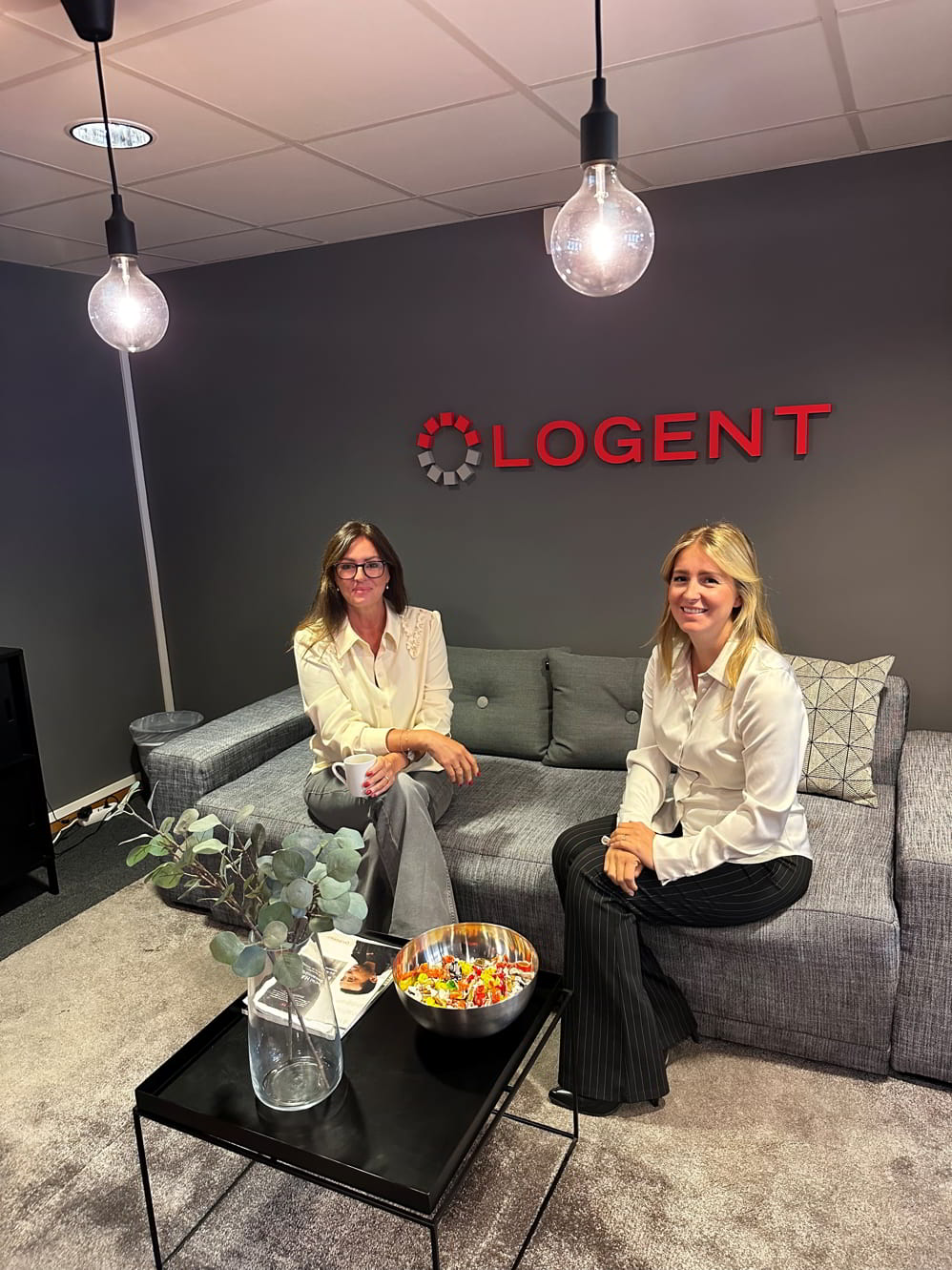 Anne von Blixen, COO Staffing på Logent, och Emma Eriksson, regionchef för södra Sverige, i samtal om logistikbemanning